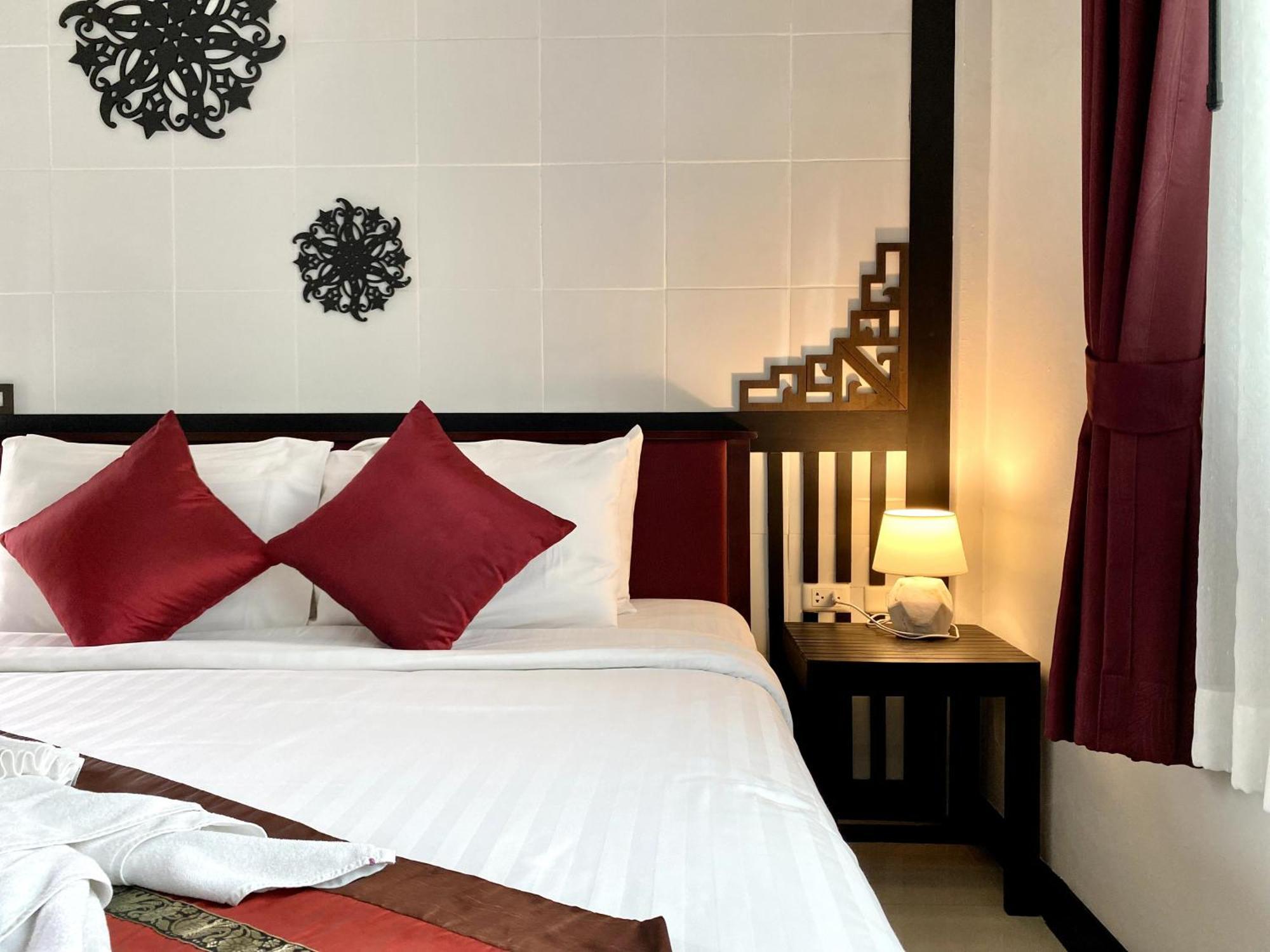 Sunray Beach Hotel Patong Luaran gambar