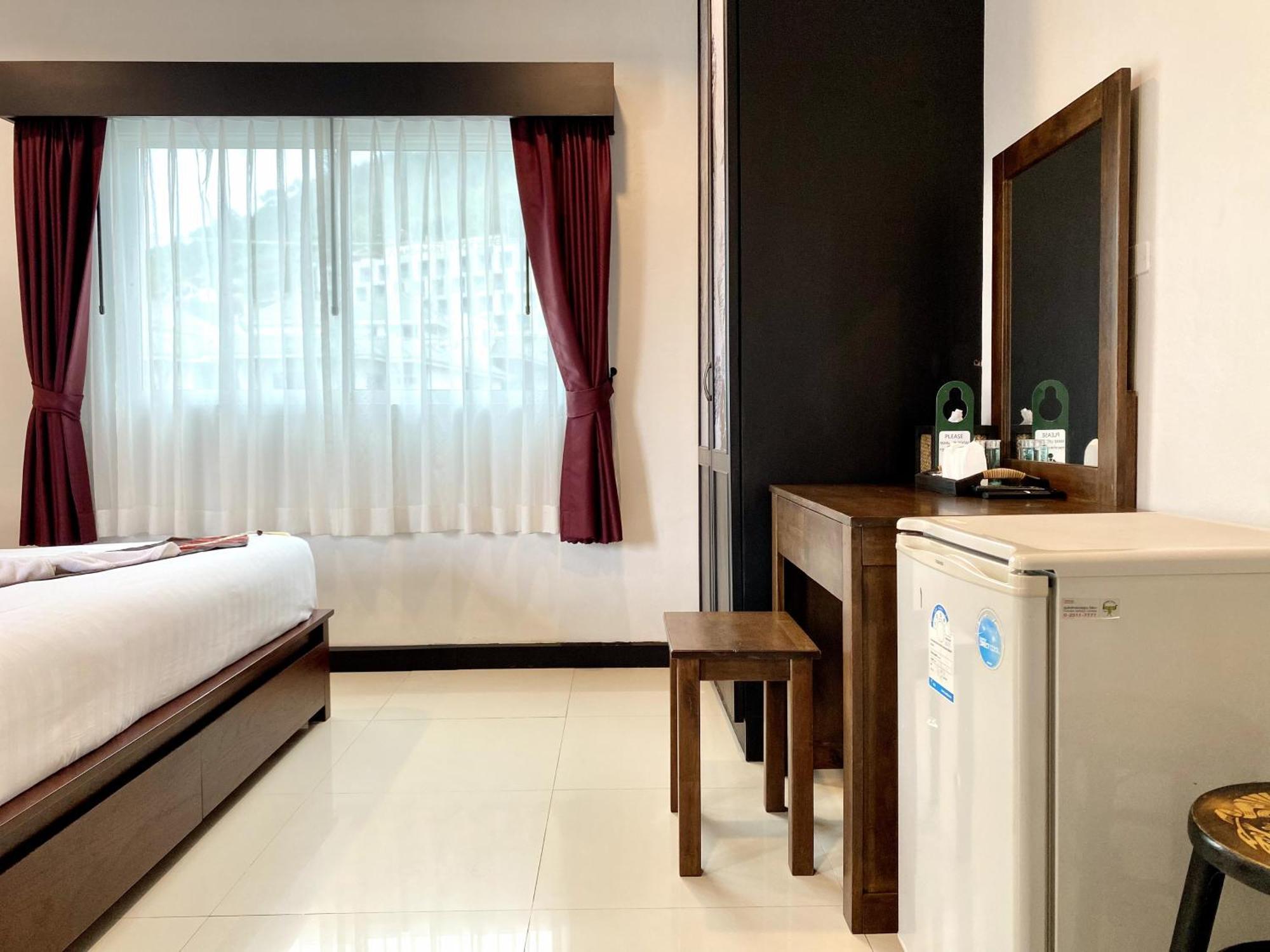 Sunray Beach Hotel Patong Luaran gambar