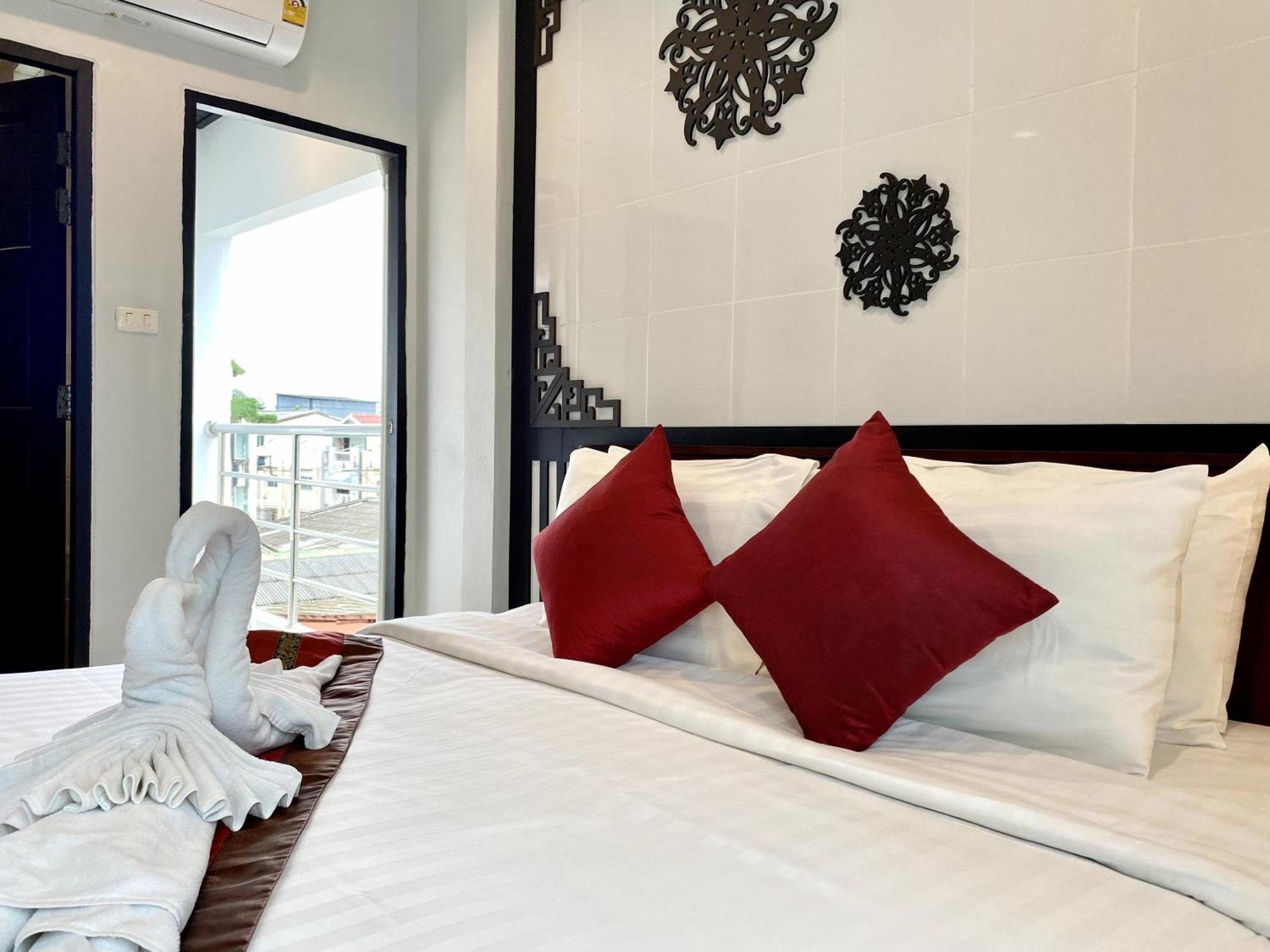 Sunray Beach Hotel Patong Luaran gambar