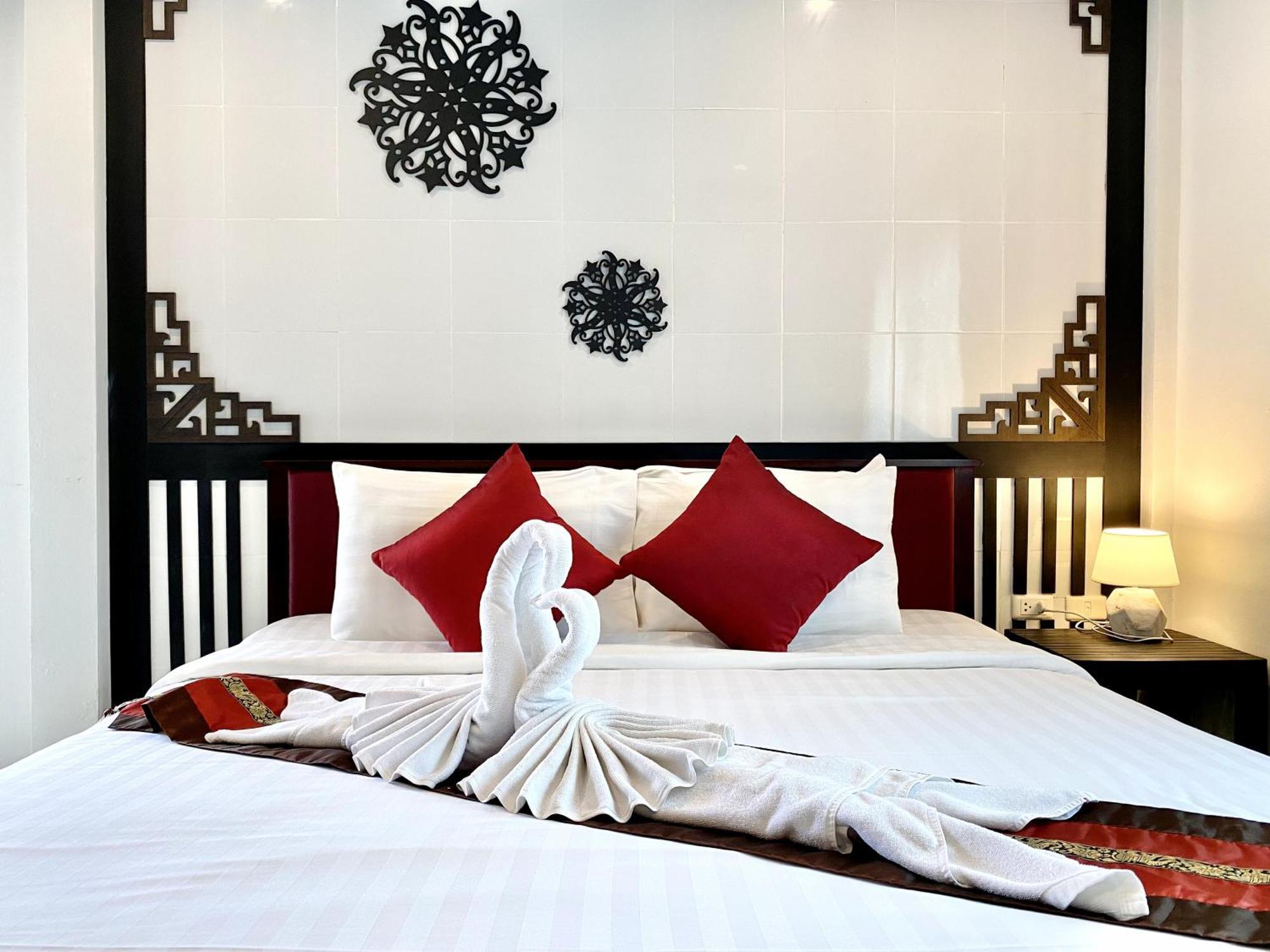 Sunray Beach Hotel Patong Luaran gambar