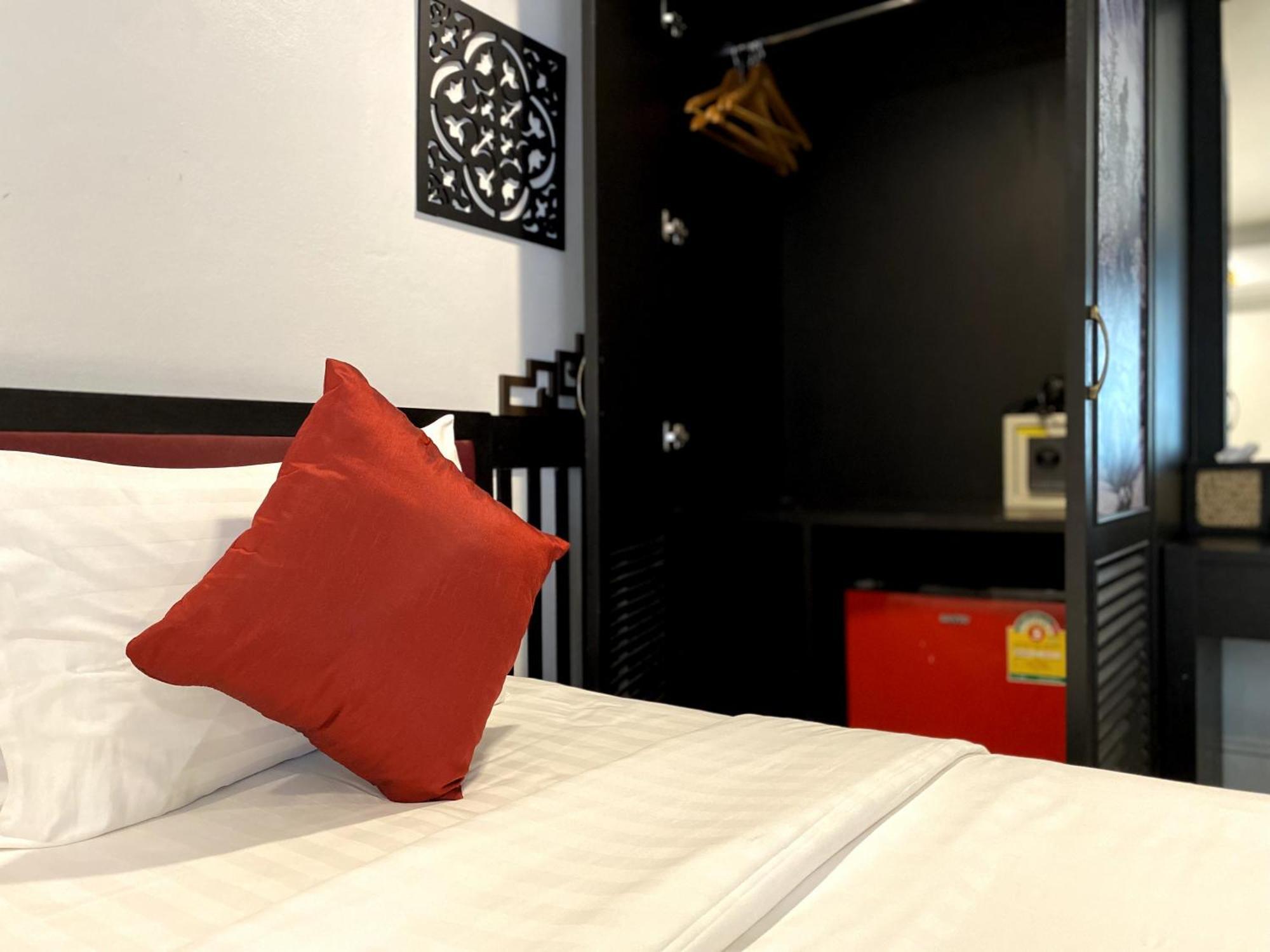 Sunray Beach Hotel Patong Luaran gambar