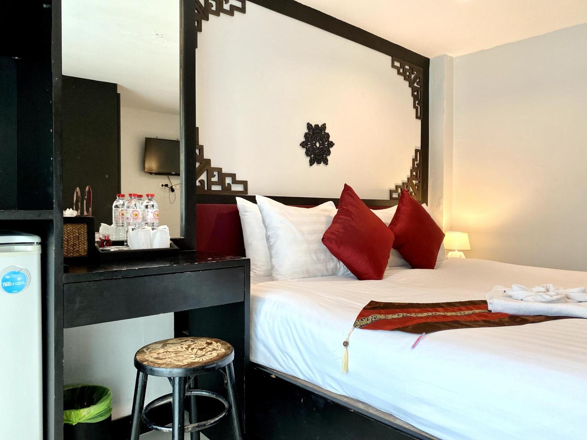 Sunray Beach Hotel Patong Luaran gambar