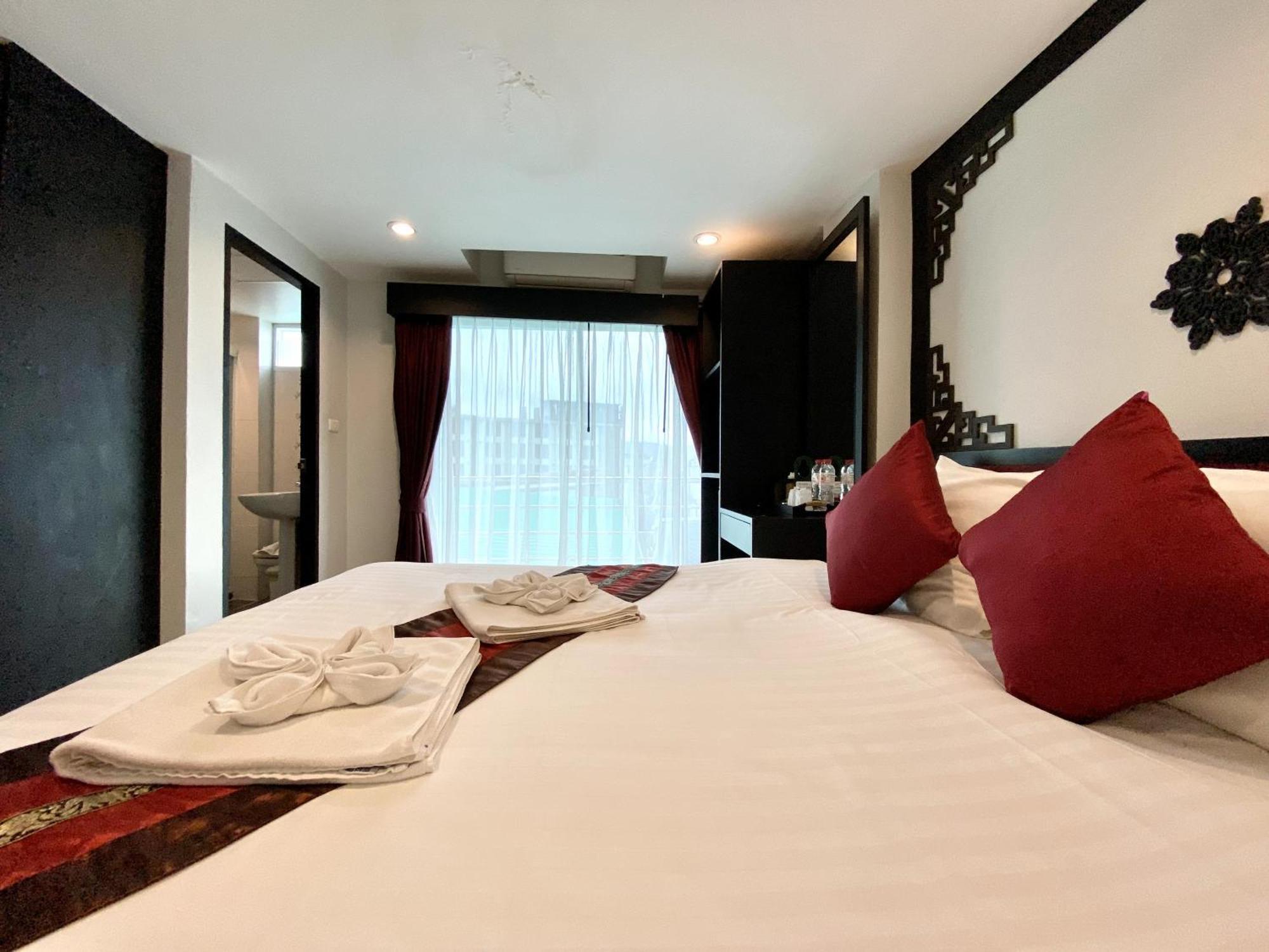 Sunray Beach Hotel Patong Luaran gambar