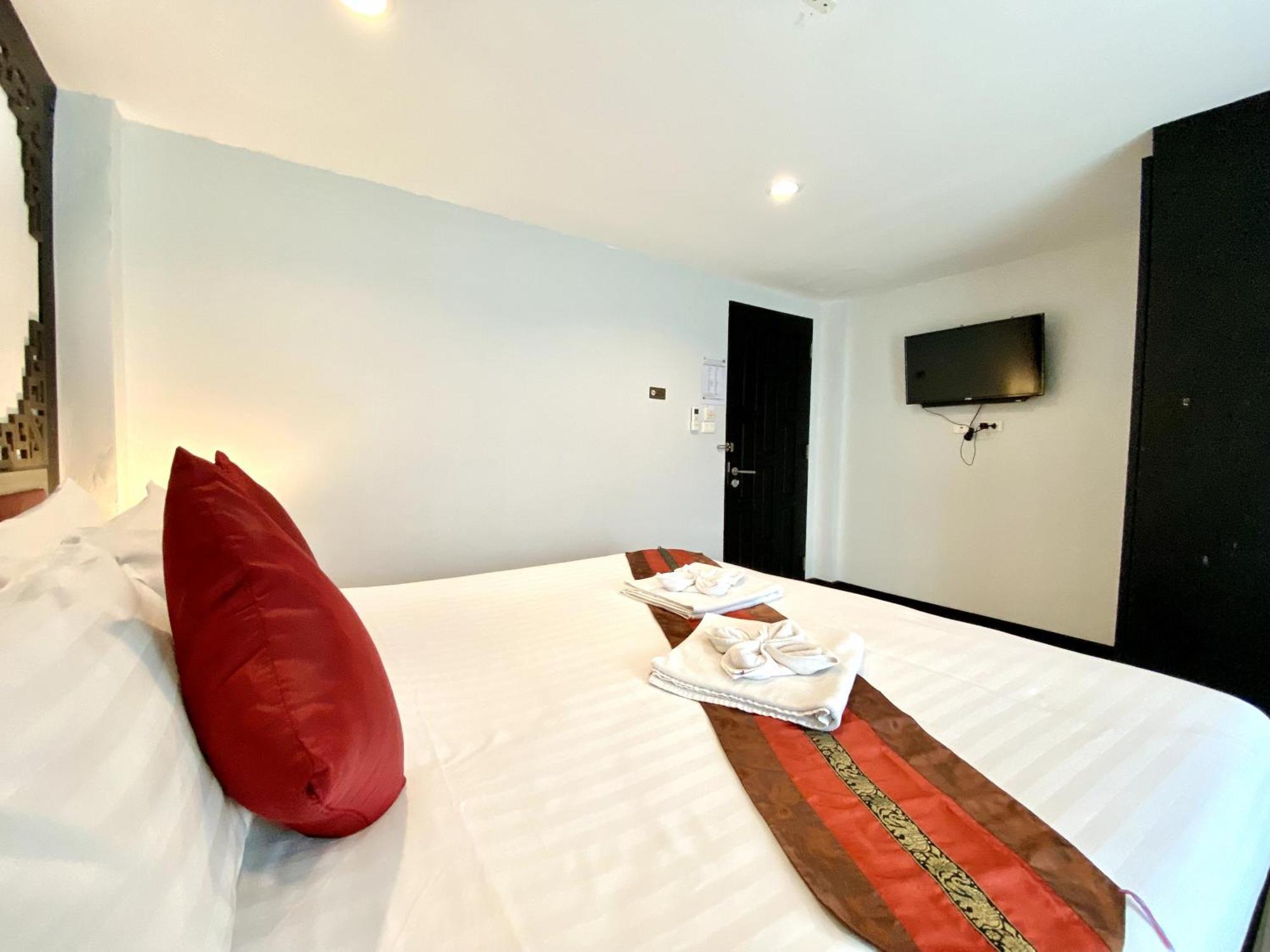 Sunray Beach Hotel Patong Luaran gambar