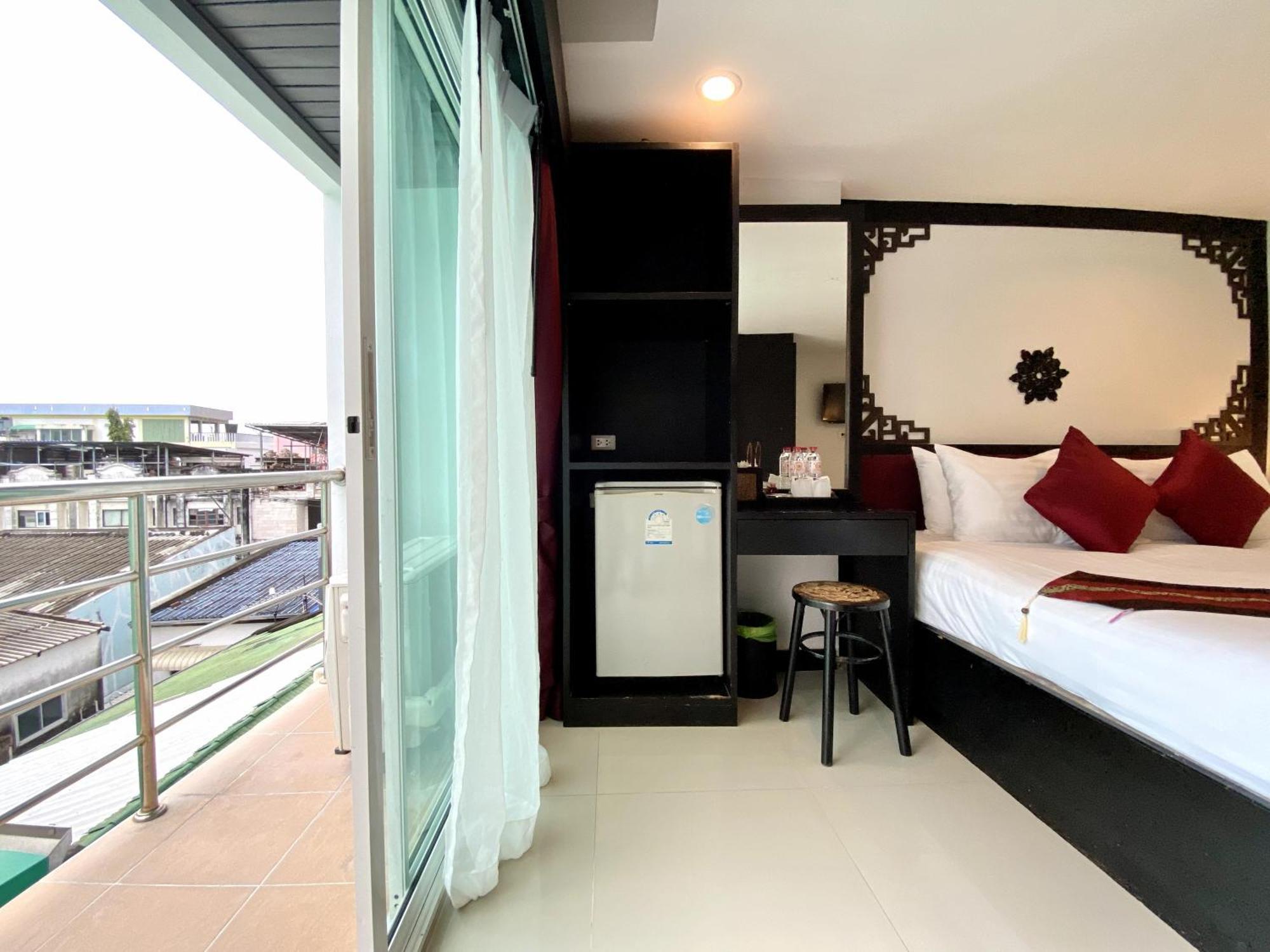 Sunray Beach Hotel Patong Luaran gambar