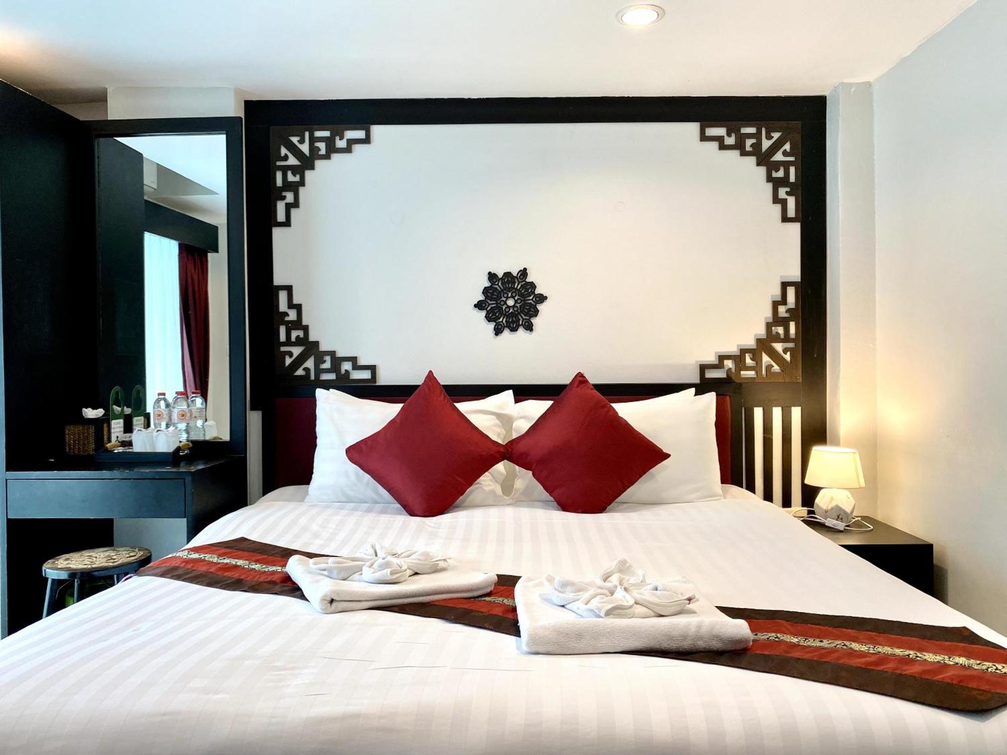 Sunray Beach Hotel Patong Luaran gambar